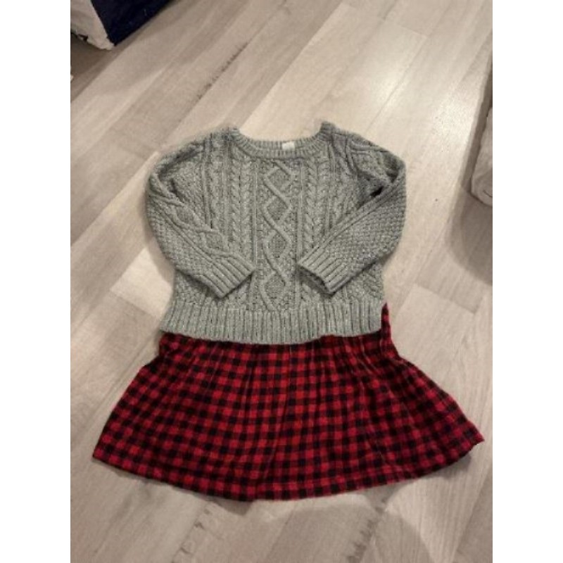 Robe pull Gap taille 4 ans (haut pull gris clair et bas rouge et noir à carreaux)