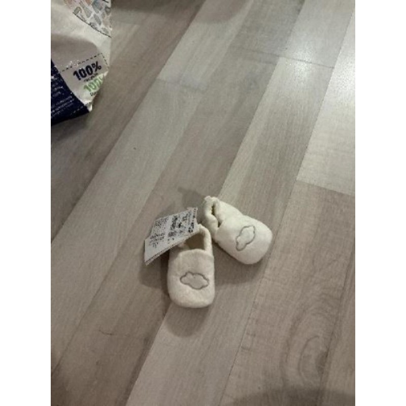 Chaussons bébé KIABI TAILLE 3-6 mois neuf avec étiquette blanc et motif nuage  
