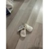 Chaussons bébé KIABI TAILLE 3-6 mois neuf avec étiquette blanc et motif nuage  