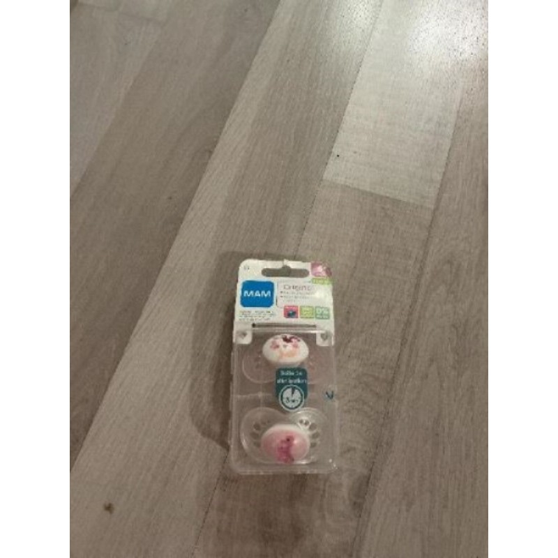 Lot de deux tétines neuves MAM taille 6 mois et plus 