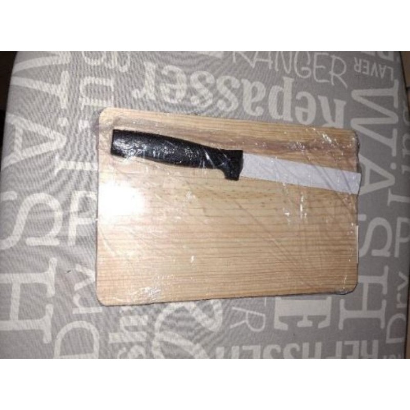 planche à couper avec couteau