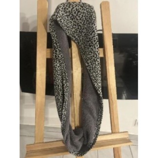 Écharpe léopard gris 