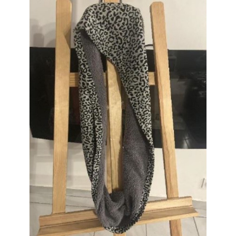 Écharpe léopard gris 