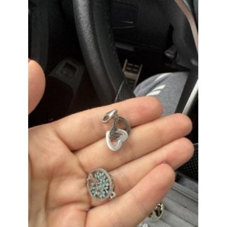 2 pendentifs (coeurs et...