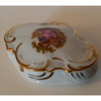 bonbonnière en porcelaine...