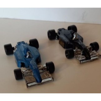 2 voitures de course TBE 