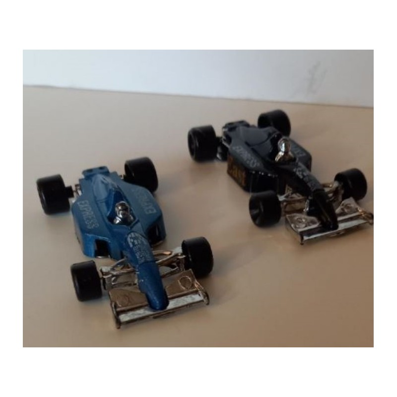 2 voitures de course TBE 
