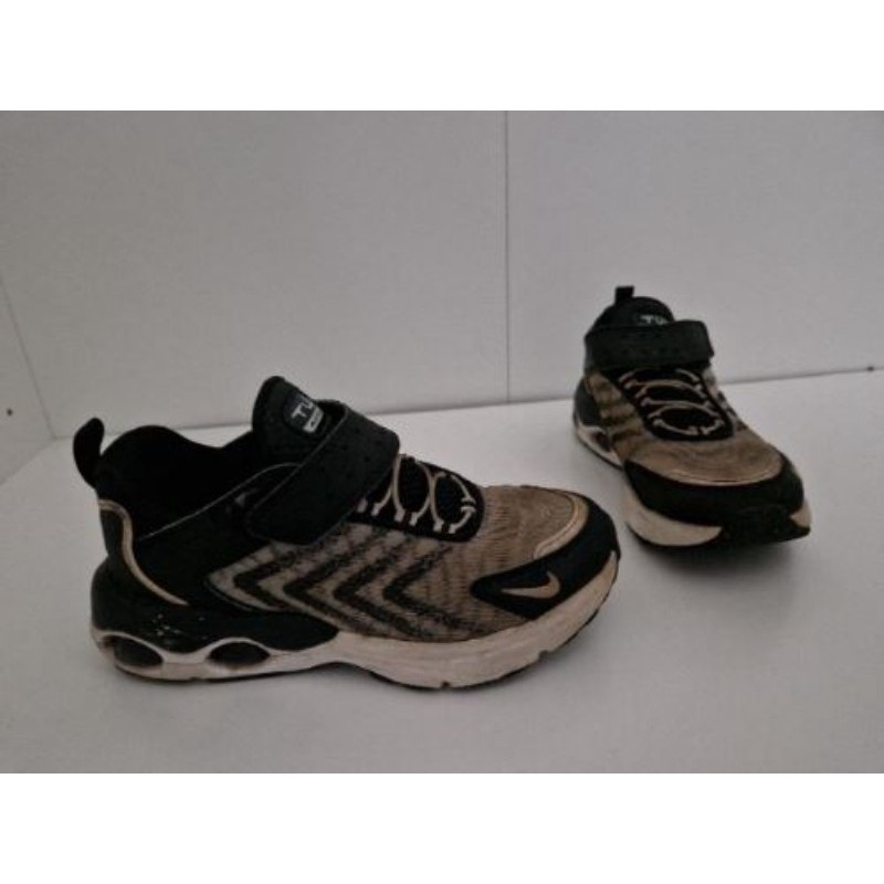 Basket nike taille 33 tb etat