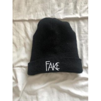Bonnet noir Fake