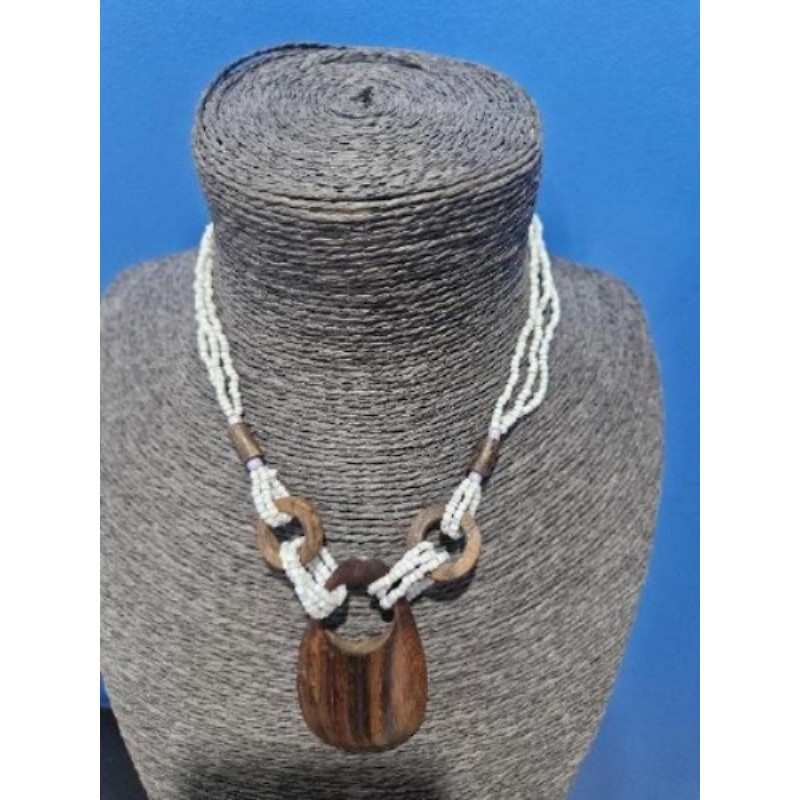 Collier perles blanches et bois
