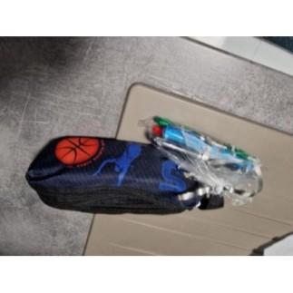 Trousse et stylo neuf 