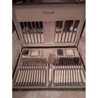 Ménagère en acier Christofle collection Aria composée : 1 pelle à tarte, 12 couteaux, 12 fourchettes