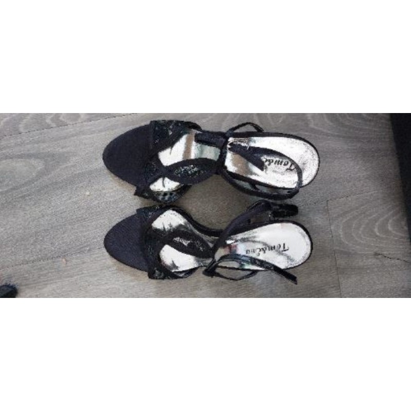 Escarpin noir dentelle taille 39 