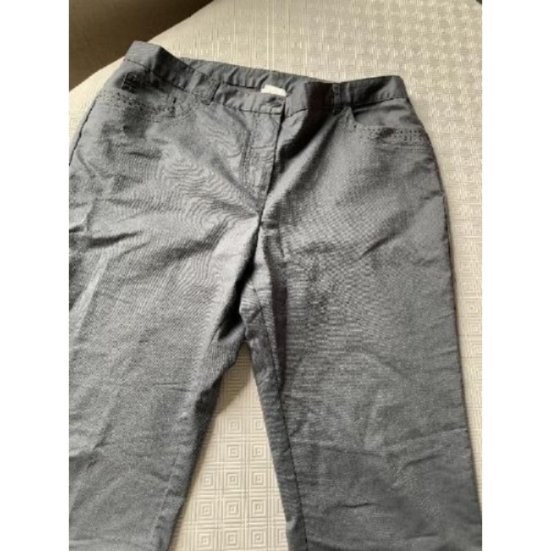 Pantalon femme gris T 44 pierres sur bordures poches devant