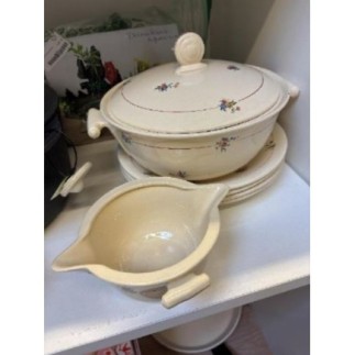 Soupière + saucière + 4...