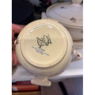 Soupière + saucière + 4 assiettes creuses 