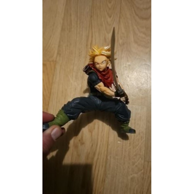 Dragon ball Z "TRUNKS FUTUR"