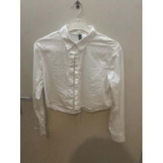 Petit chemise stylé avec une ouverture à l’arrière 