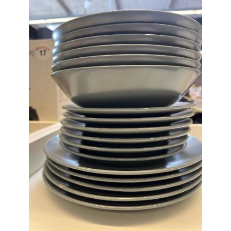 Lot de vaisselle IKEA comprend 5 grandes assiettes plates 6 grandes assiettes creuse et 6 petites as