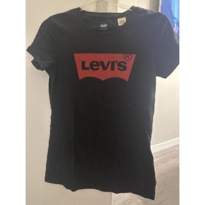 Ti short levis noir et rouge taille S