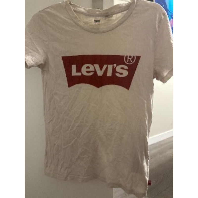 Ti short Levis rose et rouge taille S