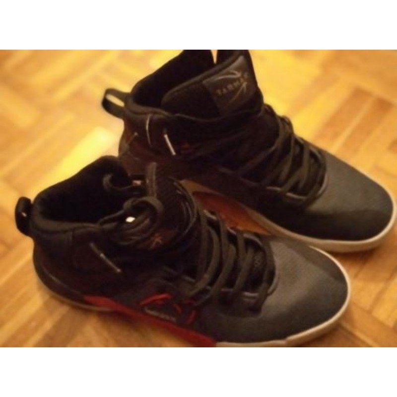 CHAUSSURES BASKET DEBUTANT TARMAK taille 42, neuves