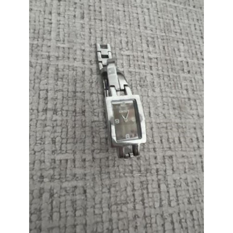 Montre femme (petit poignet) DKNY argentée 
