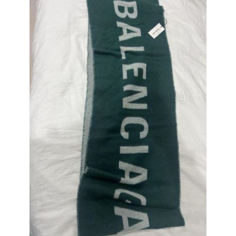 Echarpe verte Balenciaga 100% laine très douce  