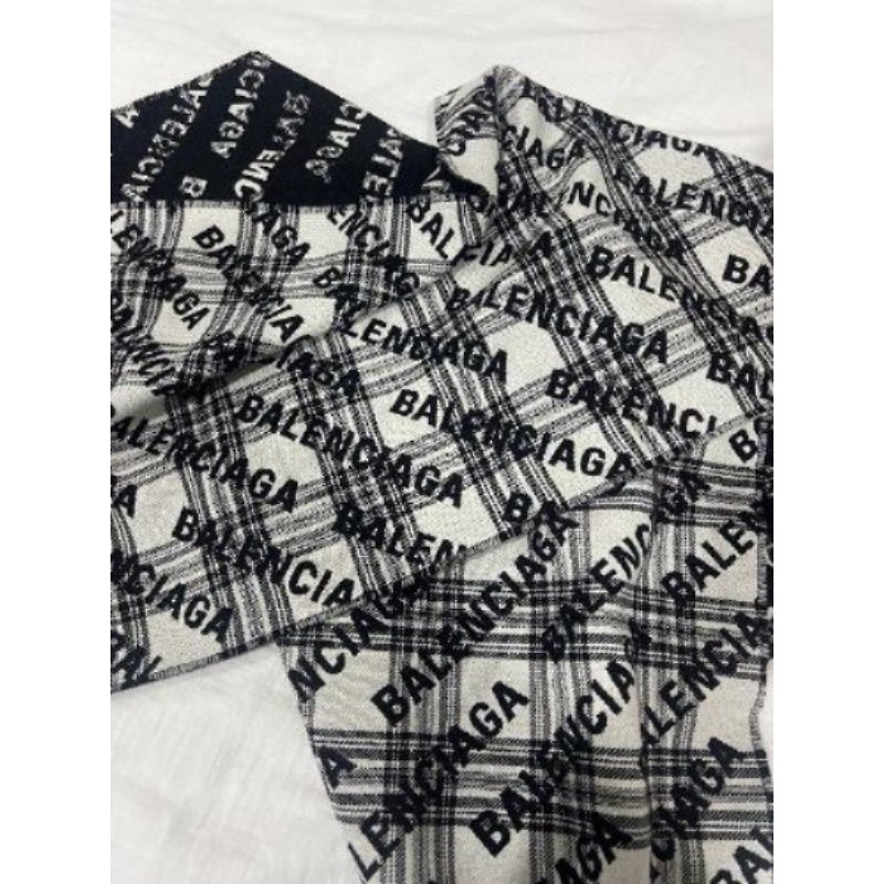 Écharpe réversible noir et blanche Balenciaga 100% laine très douce  