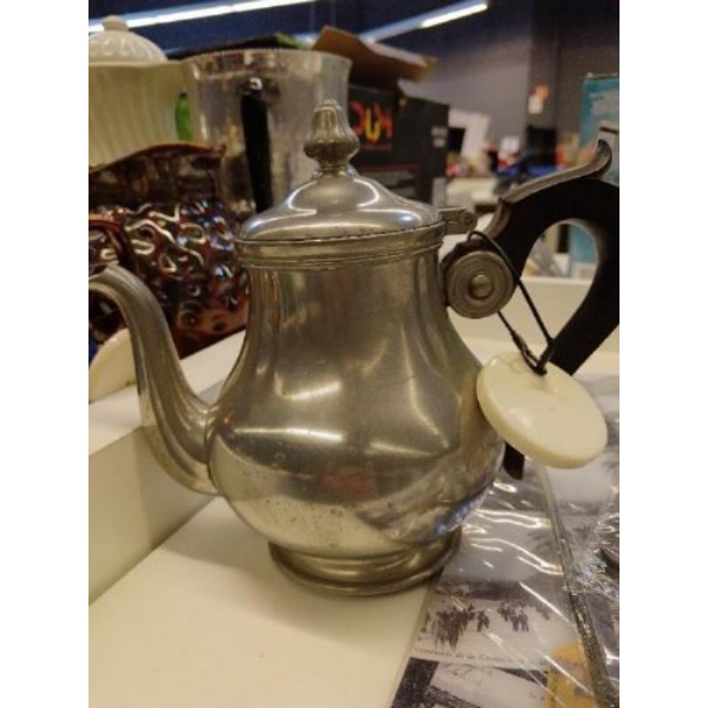 Théière en métal 