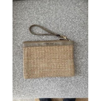 Pochette MK en raphia (prix...