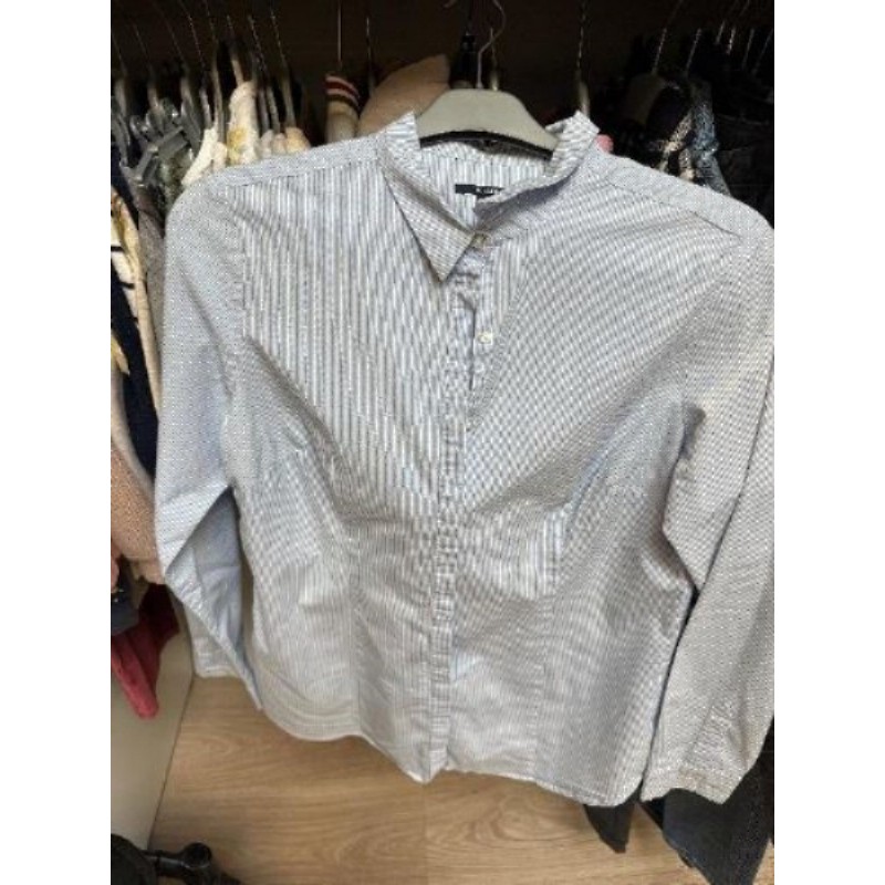 Chemisier Kiabi rayé bleu clair T44 (taille petit) correspond à du M
