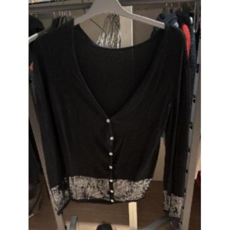 Gilet noir et paillettes...