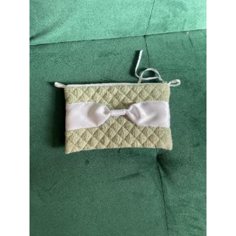 Pochette matelassée pour salle de bains verte et satin blanc
