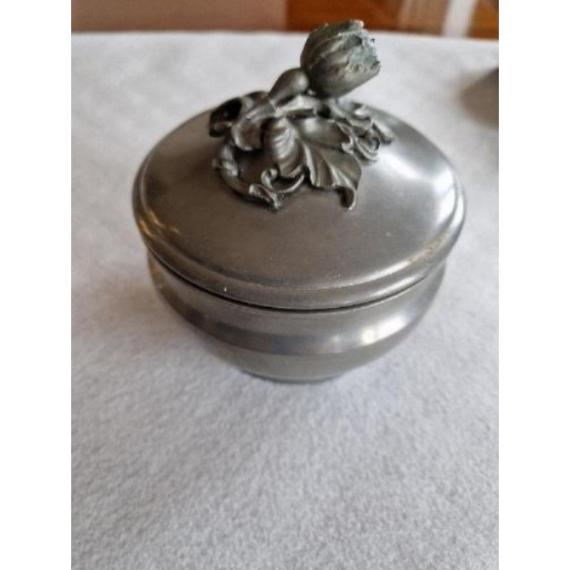 Bonbonnière en étain 