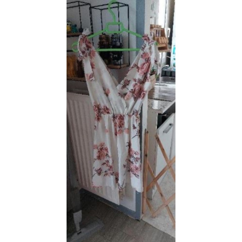 Robe blanche à fleur taille 36