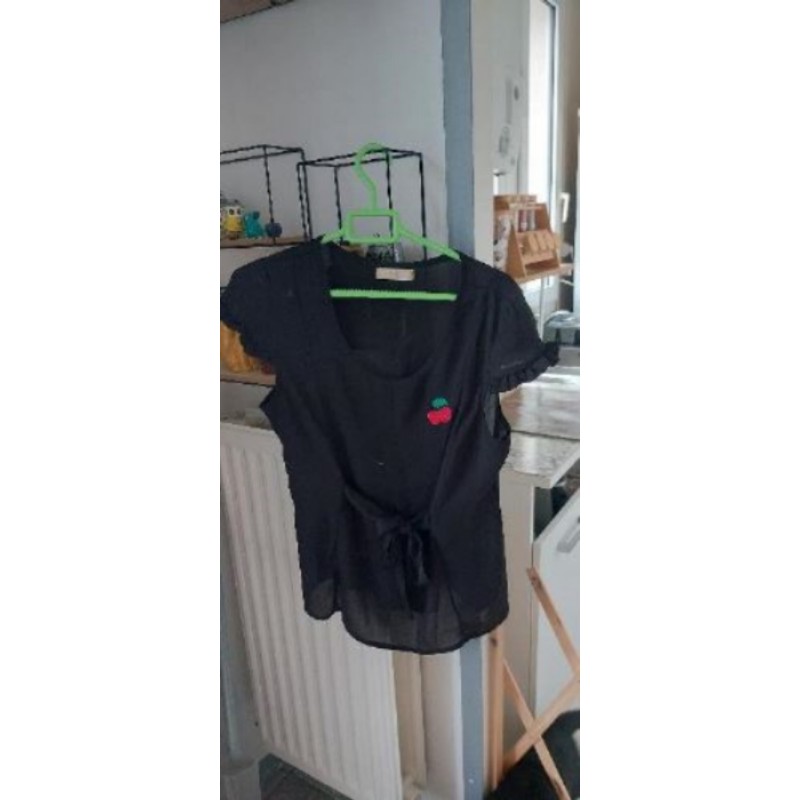 T-shirt noir avec cerise taille 36