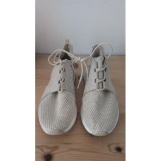 Basket beige taille 40