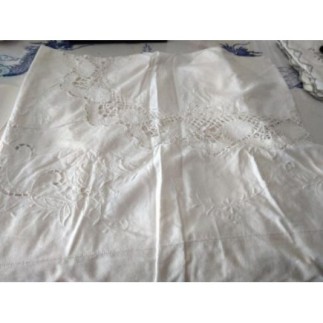 Nappe ovale avec dentelle et broderie 2mx1,72