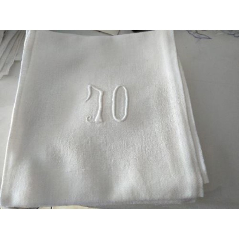 Lot de 10 serviettes de table avec des initiales brodé 64x57