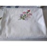 Nappe ancienne brodé avec les fleurs 2m10x1m40