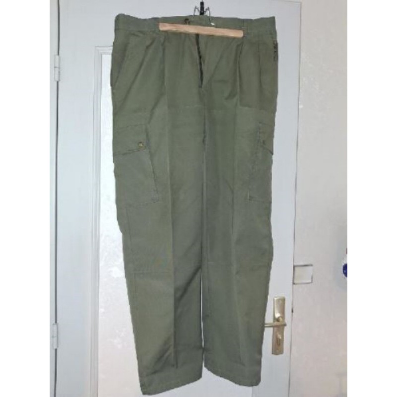 PANTALON CARGO KAKI MARQUE" DECATHLON" NEUF TAILLE48