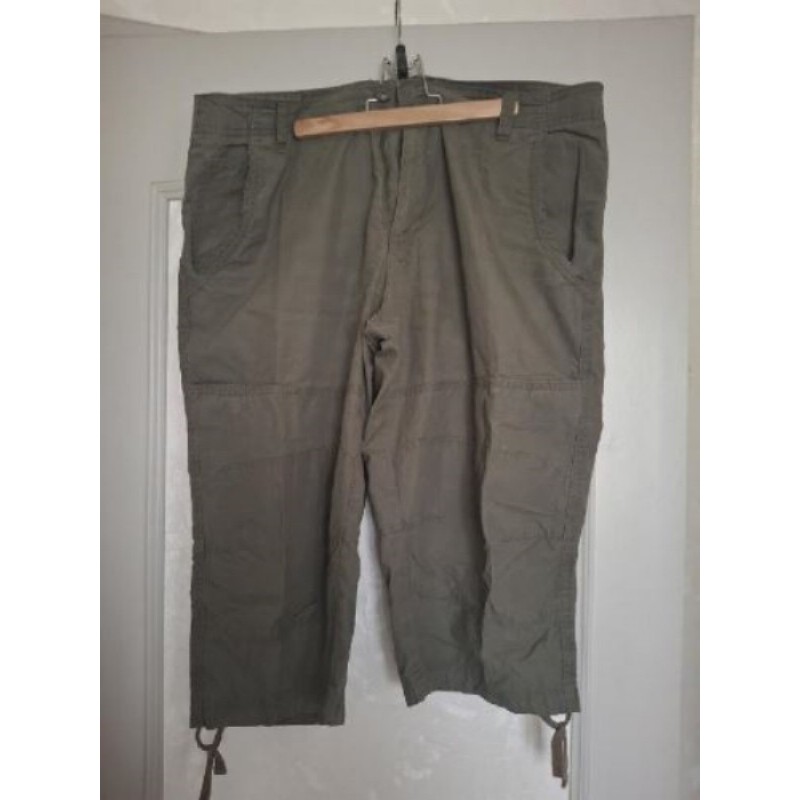 PANTACOURT KAKI TAILLE 46