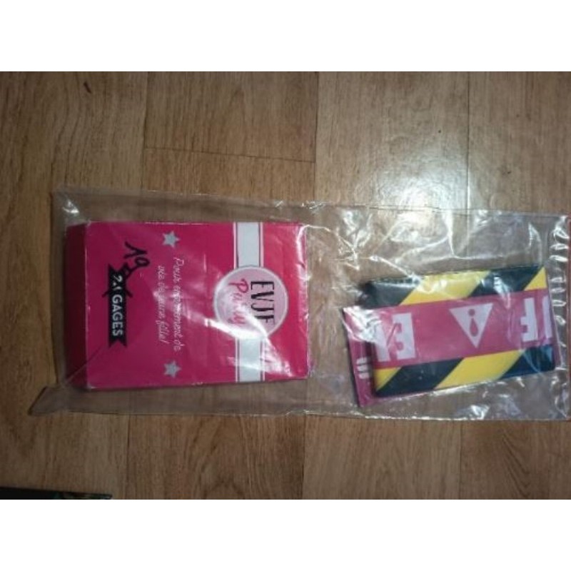 BANDEROLE ET 19 CARTE JEU EVJF