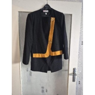 Tailleur (jupe et veste)...