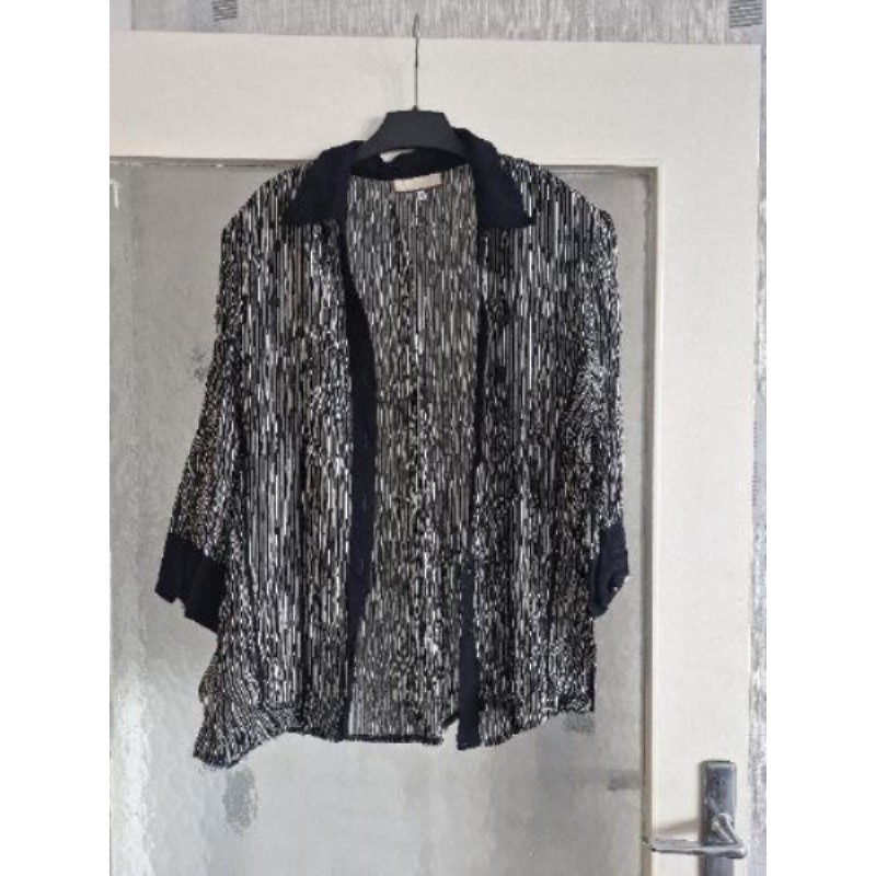 Chemisier en voile noir avec rayures blanches taille 46