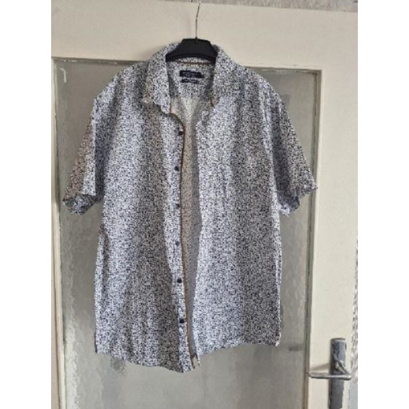 Chemisette homme armand thiery blanche fleurs bleues taille XL