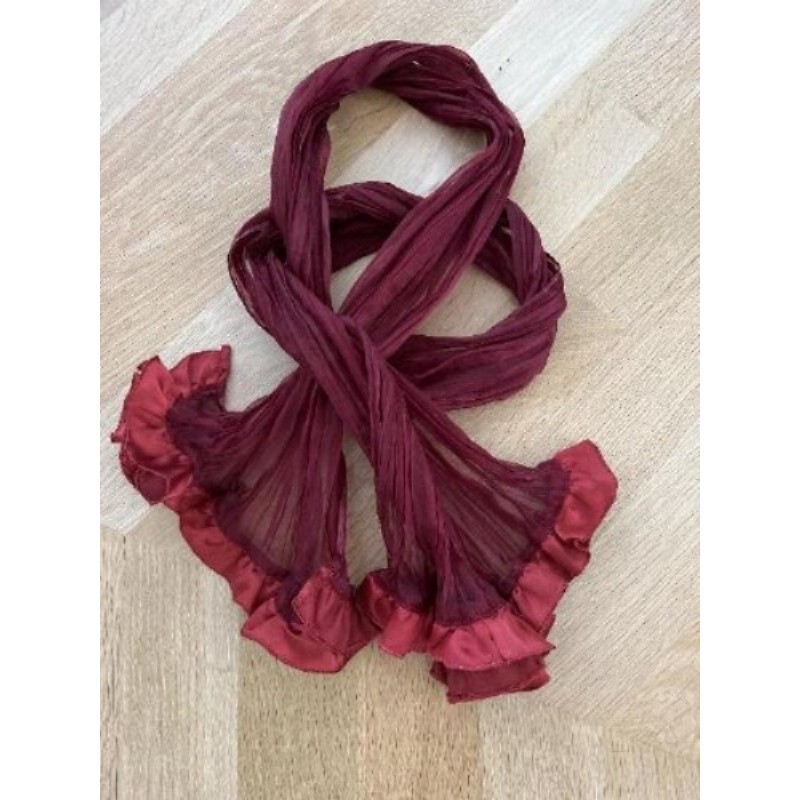 Écharpe bordeaux volants satinés 