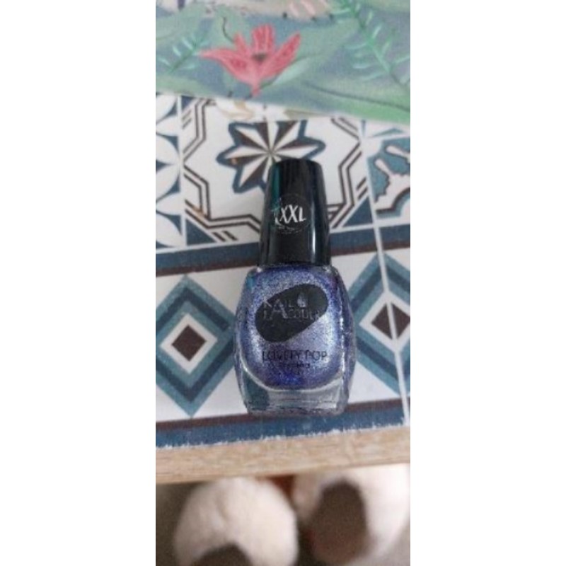 Vernis violet neuf