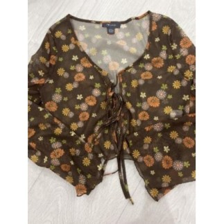 Petit top marron à fleurs...